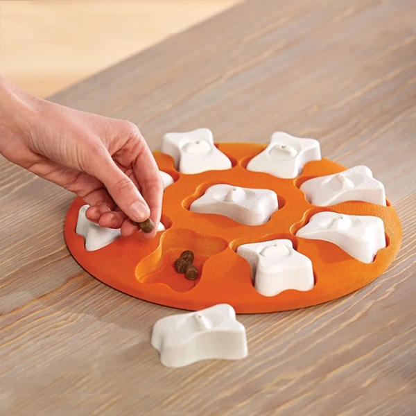 Игра-головоломка для собак Умная собака Косточки, 1 (начинающий) уровень сложности, Nina Ottosson Smart